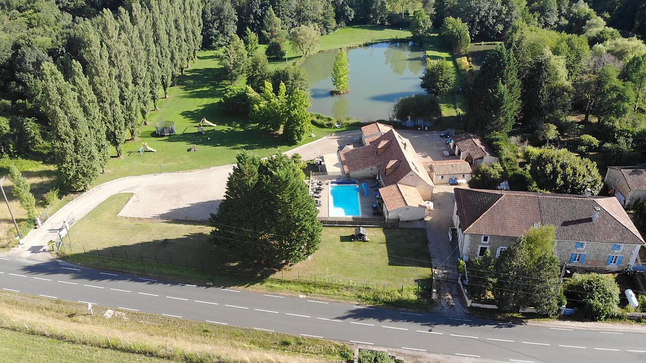 Le Domaine De L'Etang De Sandanet Issac Eksteriør billede